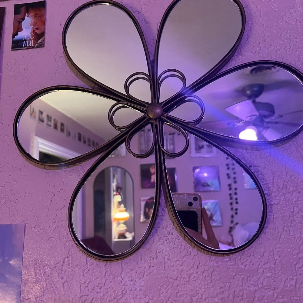 Flower Shaped Wall Mirror